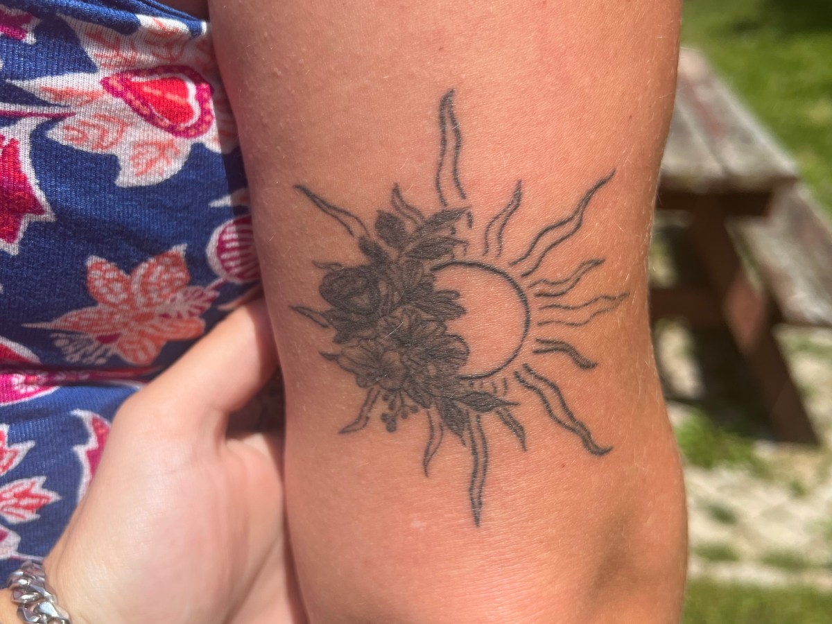 Sun with flowers&nbsp;.T